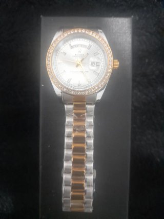 Reloj  Elegante Oro y Plata