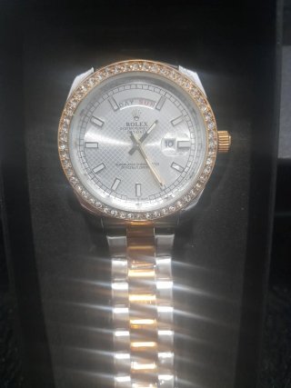 Reloj  Elegante Oro y Plata