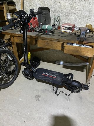 El Dualtron Victor Limited es un patinete eléctric