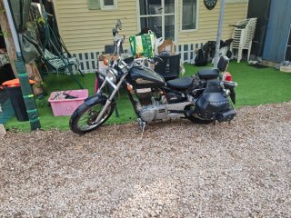 Suzuki Savage 650 Cruiser Negra