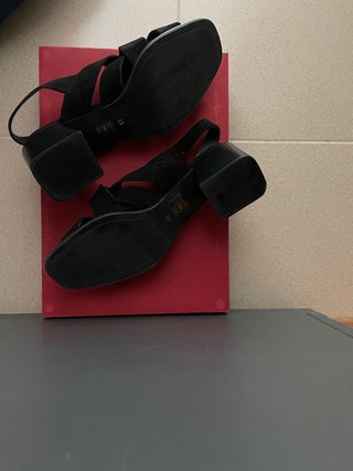 Sandalias Camila's Tacón Cuadrado Negro
