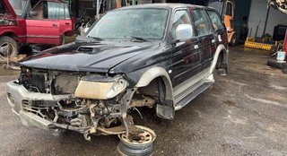 Mitsubishi 384091 mr550067 salpicadero montero
