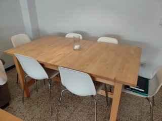 Mesa de comedor extensible de madera con 6 sillas