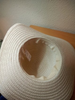 Sombrero de paja con cinta cebra.