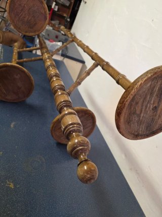 Estantería de madera antigua