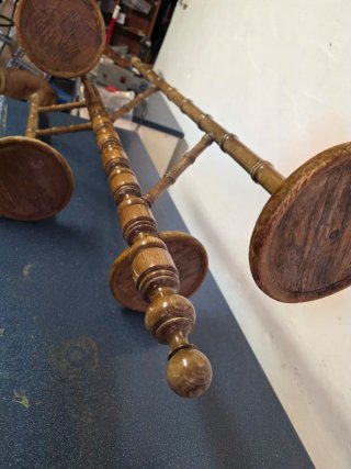 Estantería de madera antigua