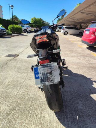 Kawasaki Z650 año 2024. Garantía hasta 2027.