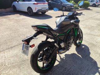 Kawasaki Z650 año 2024. Garantía hasta 2027.