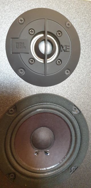 Altavoces JBL P30 Hifi negros y madera