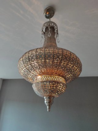 Lámpara de metal estilo árabe plateada