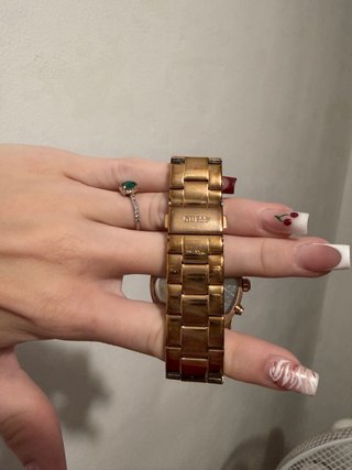 Reloj Guess Dorado y Rosa con Bisel Brillante