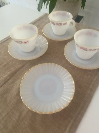 Juego 4 Tazas y Platillos Vintage Flores Rosas