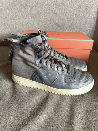 Nike SF Air Force 1 Mid 917753-004 Gris Oscuro
