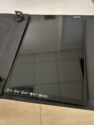 Tablet Lenovo Nero con Custodia