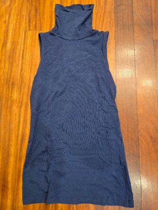 Camiseta sin mangas cuello alto Stradivarius azul