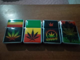 Accendini Zippo con disegno foglia rasta