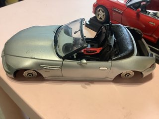 Coche BMW Z3 M 1/18 Burago + BMW Z3 Despiece