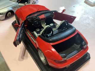 Coche BMW Z3 M 1/18 Burago + BMW Z3 Despiece
