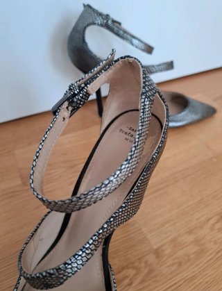 Zapatos de tacón plateados talla 38