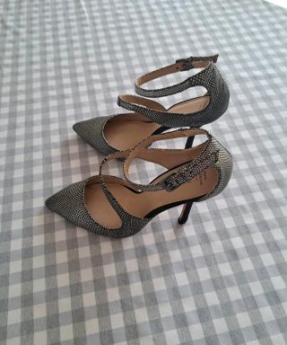 Zapatos de tacón plateados talla 38