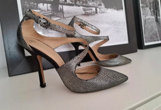Zapatos de tacón plateados talla 38
