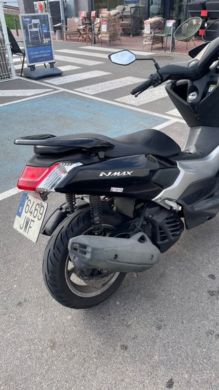 Yamaha Nmax 125 Scooter Negro/Plata