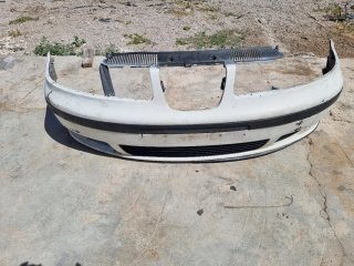 Paragolpes delantero blanco