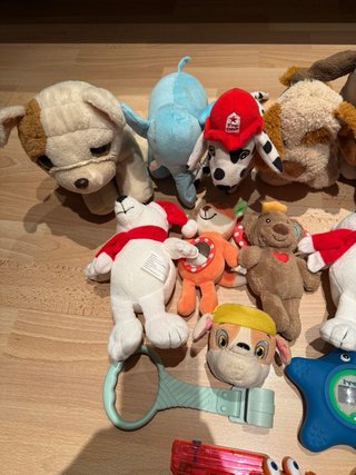 Lote de peluches y juguetes