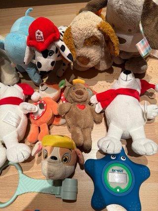 Lote de peluches y juguetes