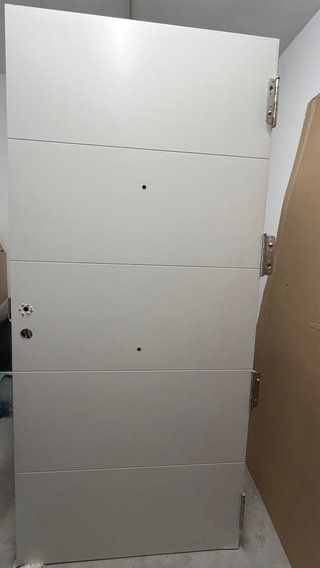 Puerta blindada blanca lisa