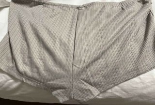 Pantalón corto gris