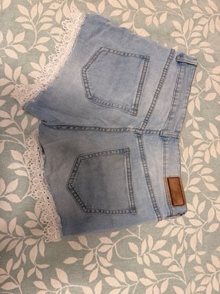 Shorts vaqueros AMIBU con encaje blanco Talla L/40