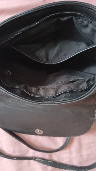 Borsa nera con borchie