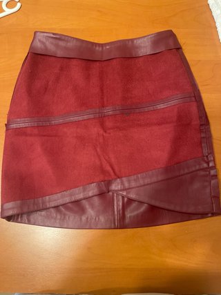 Falda mini polipiel Bershka Roja Talla XS