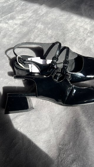 Mary Jane Stradivarius Negro Charol