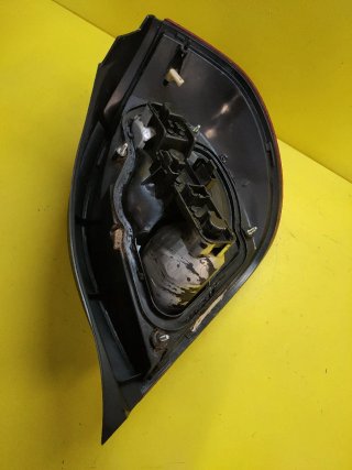 PILOTO TRASERO IZQUIERDO NISSAN ALMERA II N16