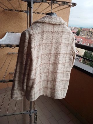 Giacca elegante a quadri beige e bianca