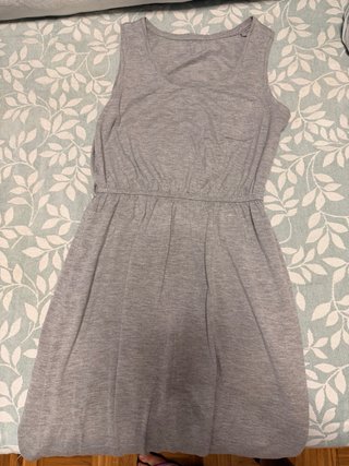 Vestido gris sin mangas