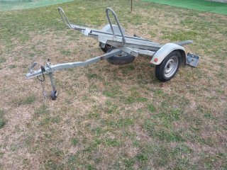 Alquiler o venta Remolque 3 motos basculante con p