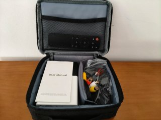 Mini Proyector LED Portátil Blanco y Negro