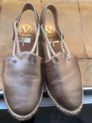Sandalias Viguera Talla 37 Doradas