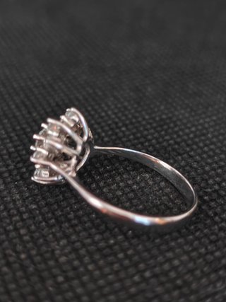 Anillo oro blanco18k rosetón circonita051-01-00635