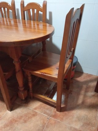 Mesa de comedor de madera con 6 sillas