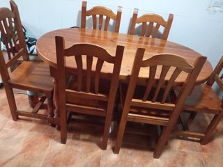 Mesa de comedor de madera con 6 sillas