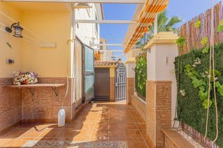 Casa adosada en venta en Alhendín
