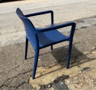 Sillas de plástico azul