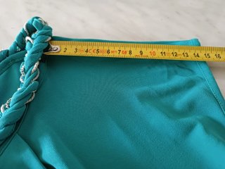 Abito Turchese con Dettagli Collo