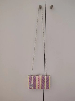 Bolso de fiesta, Nuevo a estrenar