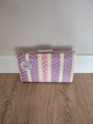 Bolso de fiesta, Nuevo a estrenar