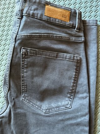 Pantalón gris